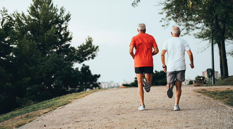 hommes faisant leur footing