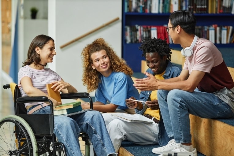 Des étudiants en situation de handicap