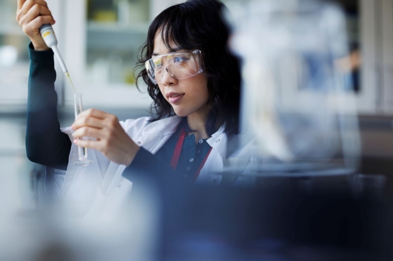 Plan Innovation santé 2023 pour booster la recherche médicale en France